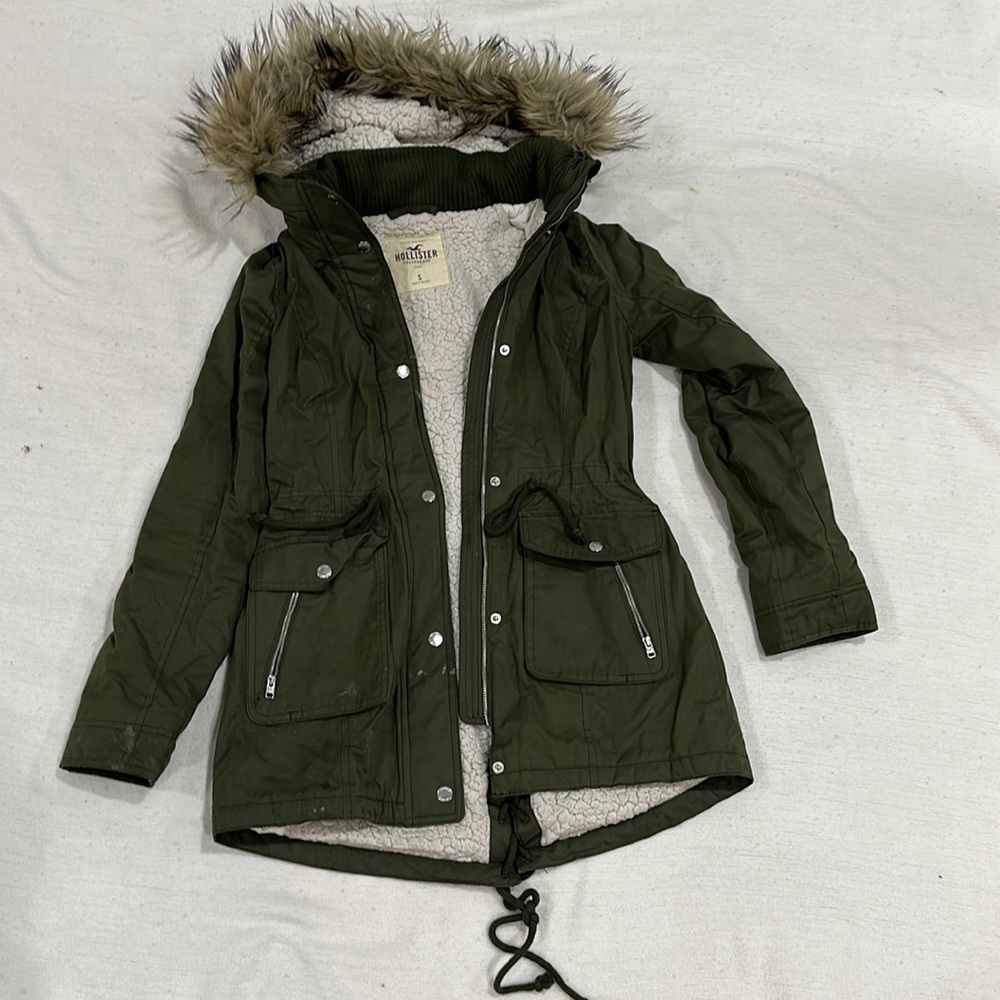 Hollister army green parka, fur lined hood, size small.